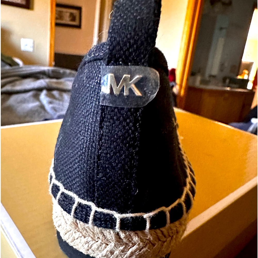 Michael Kors brand new in box canvas Lenny Espadrille shoes.  7.5
